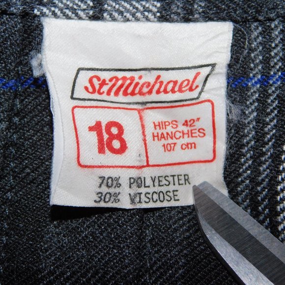 Elegant Checkered Midi Skirt in Gray - Picture 3 of 11